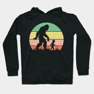 Bigfoot Sasquatch Walking With a Baby Vintage Hiking Dad Hoodie